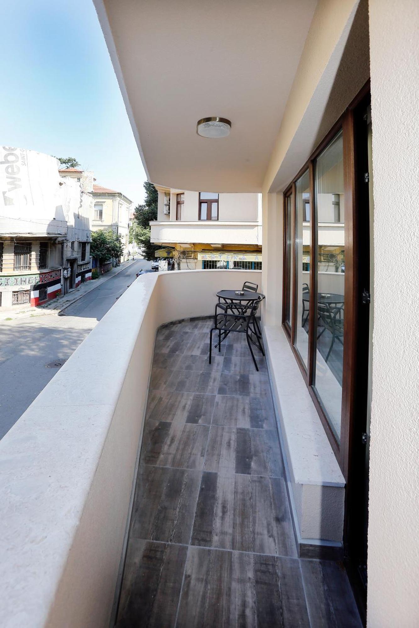 Deluxe 2 Studios City Center Burgas Room photo